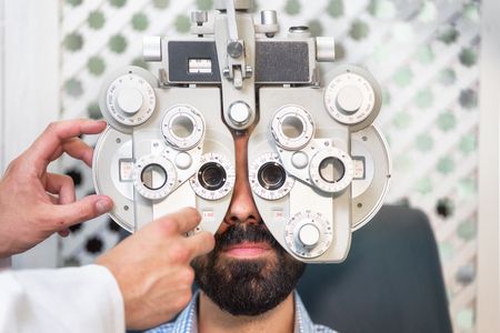 عمليات تصحيح البصر والفرق بين الليزر والليزك