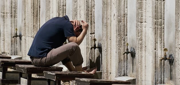 الوضوء: تعريفه، أحكامه، فضائله، صفته، فروضه، سننه ونواقضه