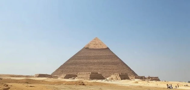 أين اختفت قمة هرم خوفو؟