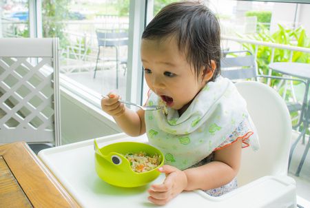 تغذية الطفل , Baby eating , صورة