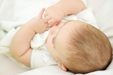 أسباب وعلاج بطء زيادة وزن الطفل الرضيع