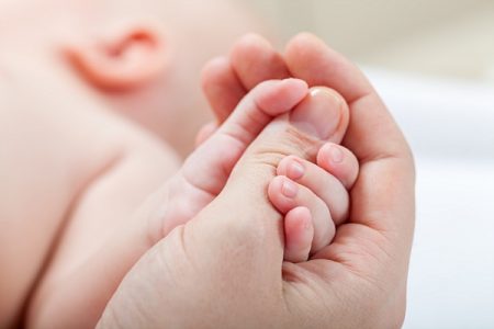 رعاية الأم في فترة النفاس (مرحلة بعد الولادة)