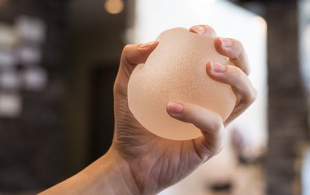 حشوات الصدر , Breast augmentation , تكبير الثدي