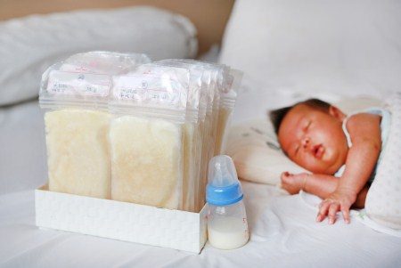 حليب الأم ، بدائل الحليب ، الرضاعة الطبيعية ، الرضاعة الصناعية