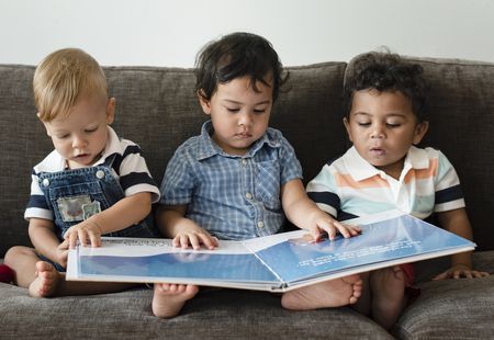 كيف تعلمي أولادك عادة القراءة