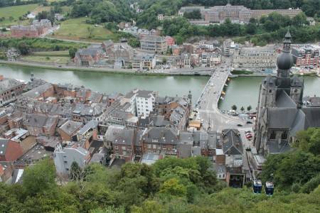 دينانت ، قلعة فريور ، بلجيكا ، قلعة دينانيت ، نزهة النهر ، المعالم السياحية