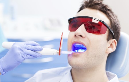 تقنية الليزر في تجميل اللثة والأسنان