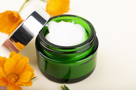 هنا لك أفضل أنواع كريمات التفتيح للبشرة Skin Creams