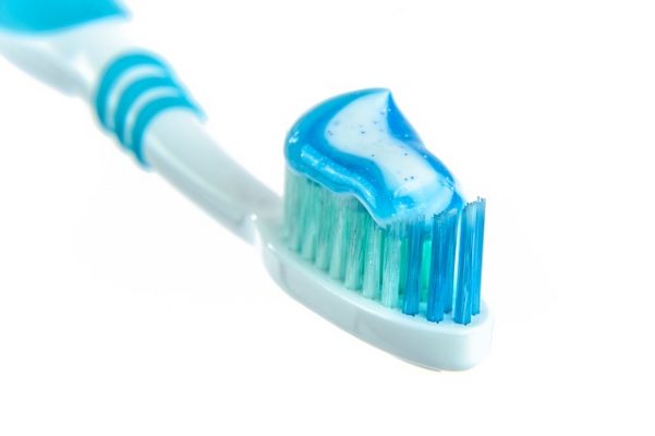 Toothpaste,Toothbrush،معجون أسنان، فرشاة أسنان، حساسية الأسنان،صورة