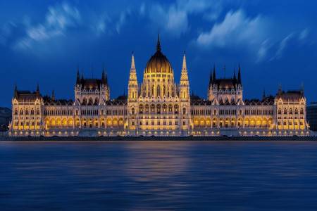 المجر ، أوروبا ، بودابست ، مبنى البرلمان ، مدينة بيتش ، تكلفة السفر
