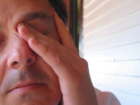 لماذا يسبب فصل الربيع حساسية للعيون عند البعض