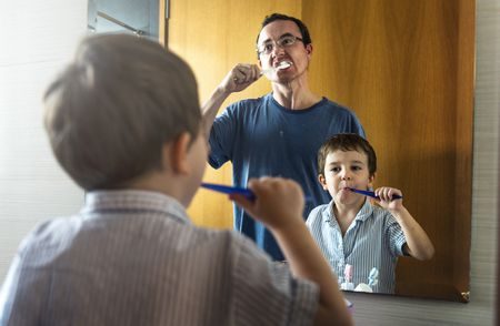 صورة , رجل , طفل , التهاب اللثة , تتفريش الأسنان