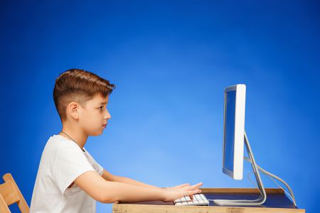 الأطفال والإنترنت