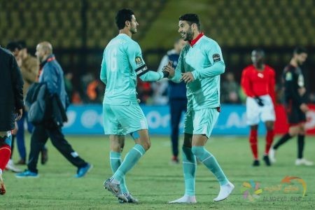 محمد الشناوي مع زميله في النادي الأهلي: شريف إكرامي